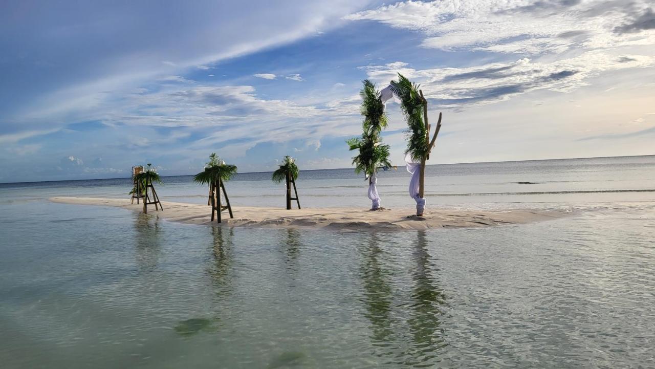 Apo Diver Beach Resort San Juan  Eksteriør billede